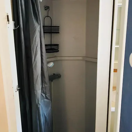 Mobil-home Avec Grand Jardin * Serignan